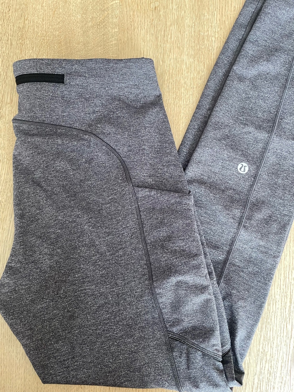 Lululemon Speed Up tight 28” - “heathered black” gray size 6 - great condition